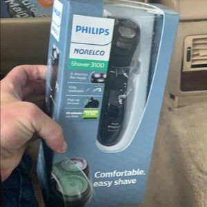 Phillips 3100 electric shaver